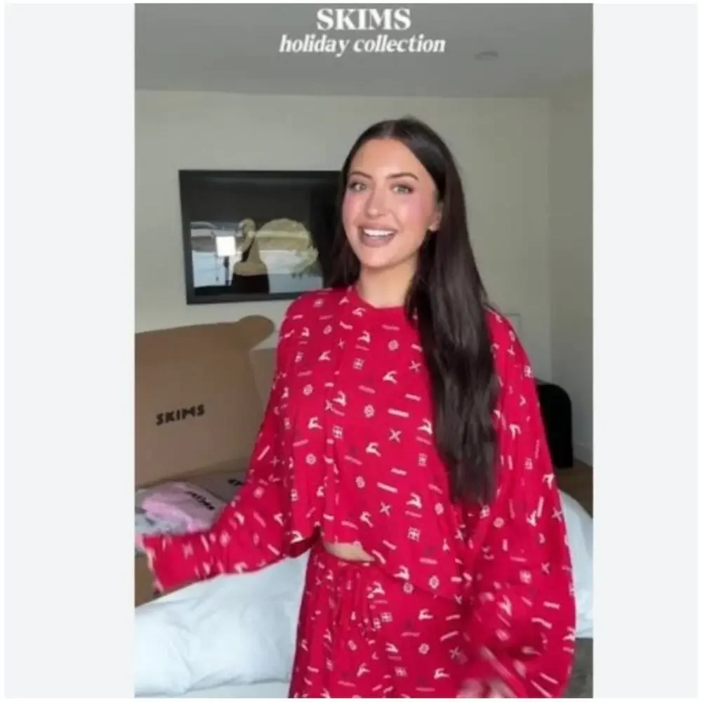 SKIMS Cranberry Vintage Deer Print Pajama Set size large (NEW W/ TAGS)